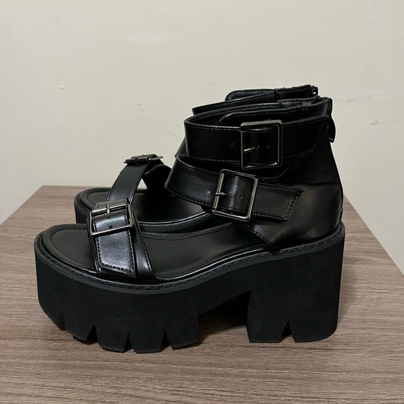 SOLD———————-Black Buckle Platform Sandals Chunky Heel Gothic Punk Ankle Strap - Picture 6 of 12